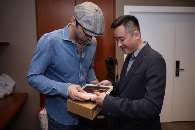 布冯6月来中国参演电影 老友齐聚上海助力企鹅