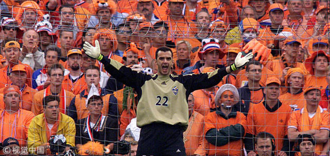 2000年欧洲杯意荷点球大战 托尔多封神 意大利