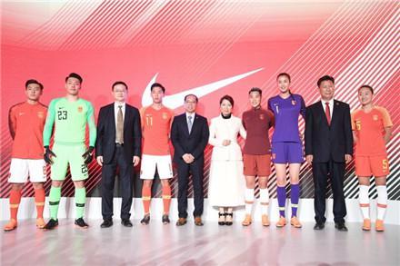 中超官方装备赞助商签约仪式结束 公布国足新