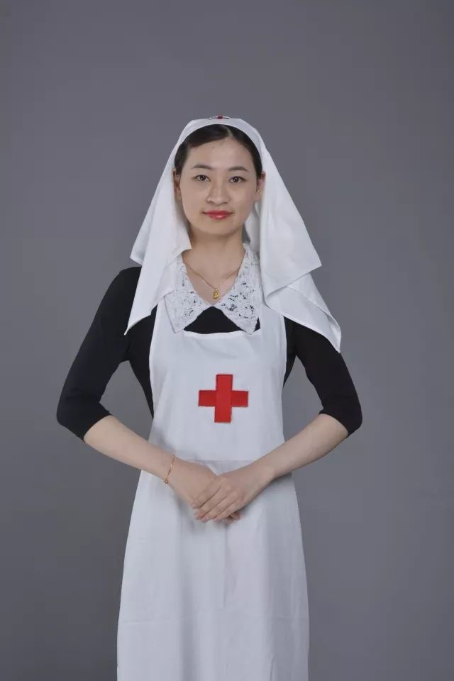 护士胸前的标志图案图片