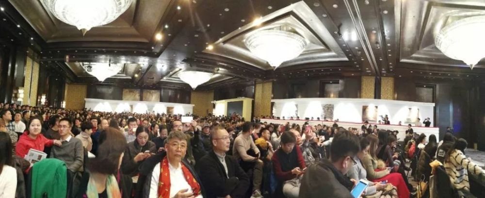 齐白石|中国最贵艺术品！4.5亿起拍！8.1亿落槌！齐白石《山水十二条屏》！