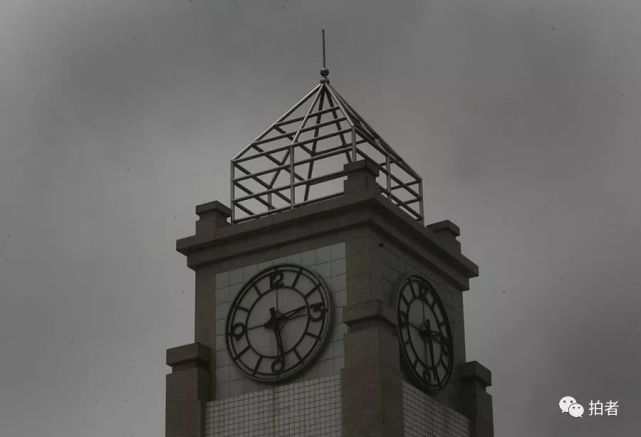 我带去现场的笔记本 上面满是泪痕 九名前线报道者的汶川记忆