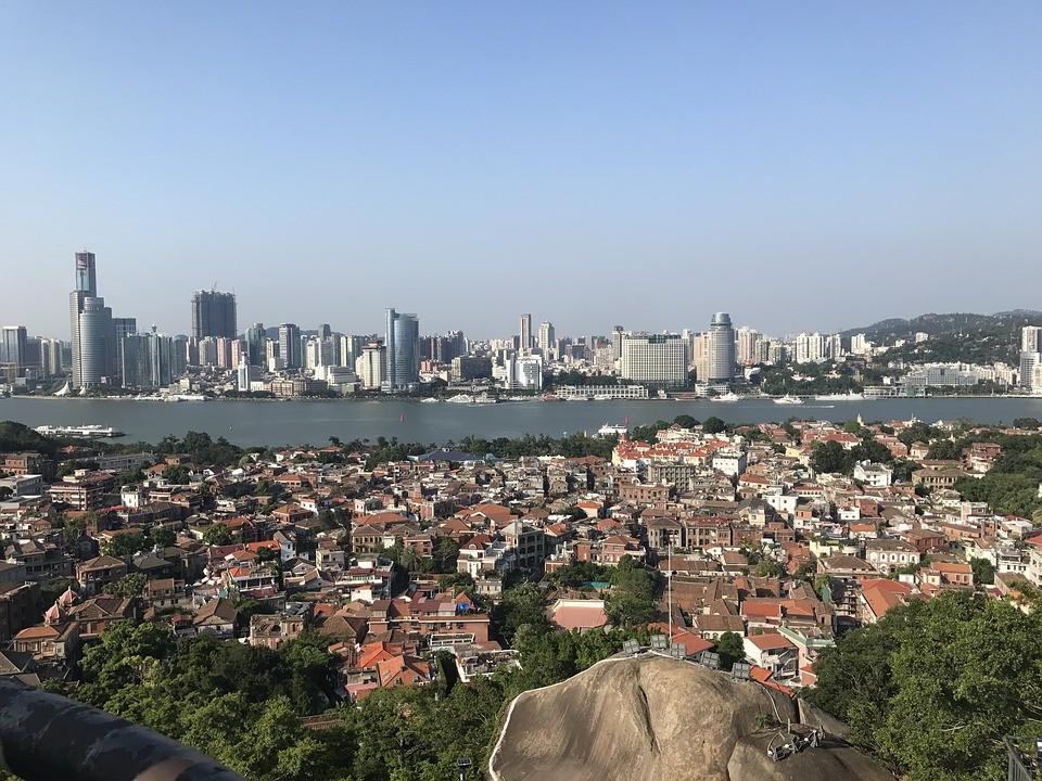 厦门人均gdp全国排%_福建2020年前三季度GDP:泉州距离破万亿,仅一步之遥(2)