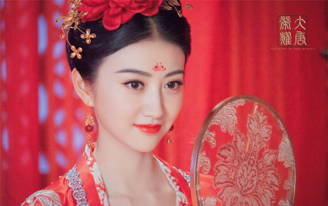 同样都是因为被黑而红女明星,你有过黑她们的经历吗?