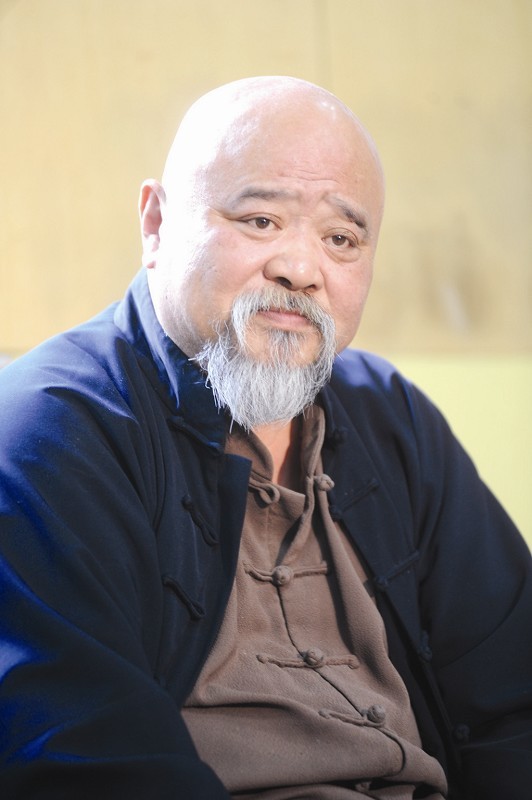 还记得东北一家人中的牛永贵吗今行走靠人扶儿女随姥爷姓