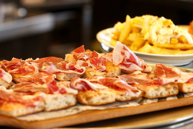 【西遇记】食在西班牙:C罗最爱嫩牛排 梅西家