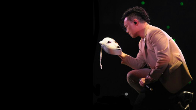 这首歌陈奕迅淡定落寞却又充满沧桑沙哑的声音