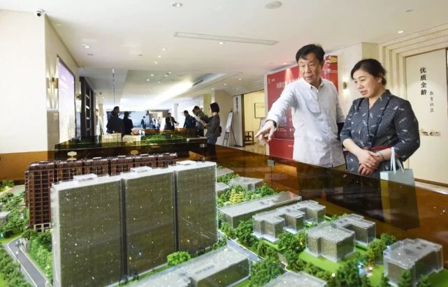 热点城市屡现“一房难求”，是库存告急还是捂盘惜售？