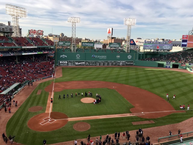 探秘芬威球场:mlb古董级财富 红袜球迷心灵寄托