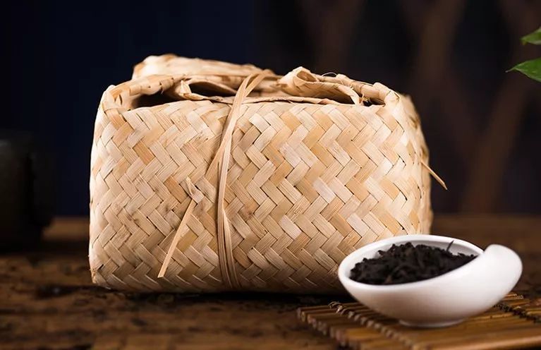 7茶之大气之茶紧压成形,或大或小,或胖或瘦,大家风范,气度不凡.