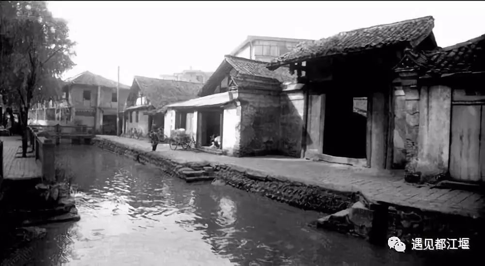 穿越都江堰老照片里藏着抹不去的回忆