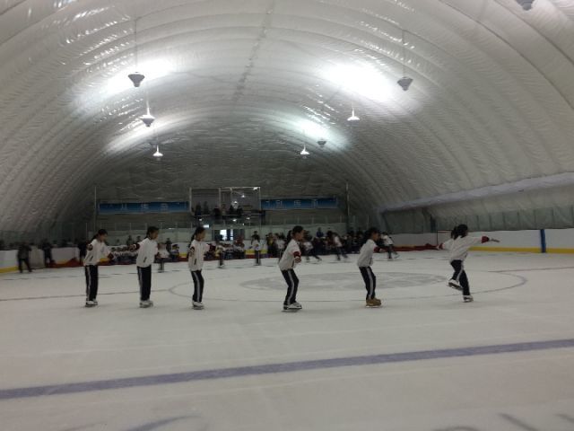 以体育育人 百年名校赶上冰雪运动新热潮