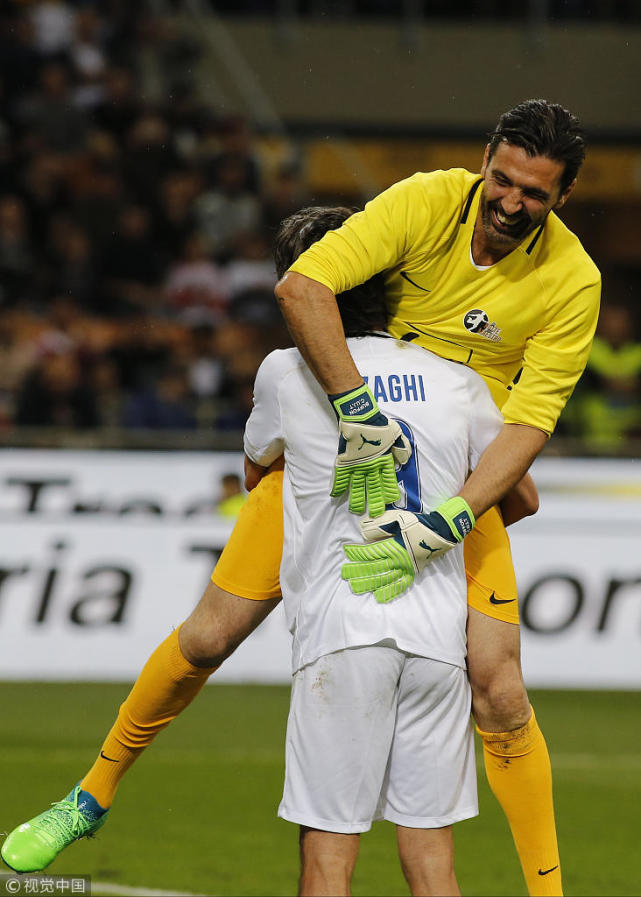 传奇谢幕! 众星云集圣西罗 皮尔洛告别赛上演进