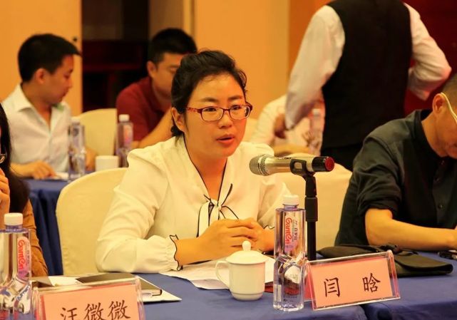 作者代表闫晗,北京女作家,央视国际频道文学顾问,《青年文摘》杂志