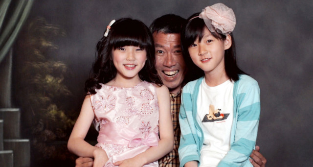 韩国人性电影《芭比》:亲舅舅为了钱,把侄女卖