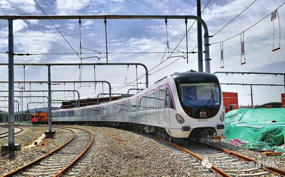 济南首列地铁车轨道交通r1线试车线成功试跑