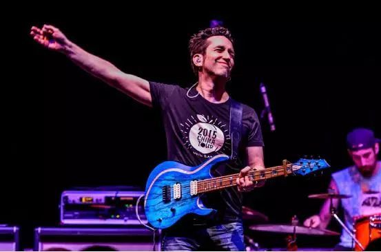 教材推荐|吉他英雄neil zaza 电吉他教程——《无敌扫拨》