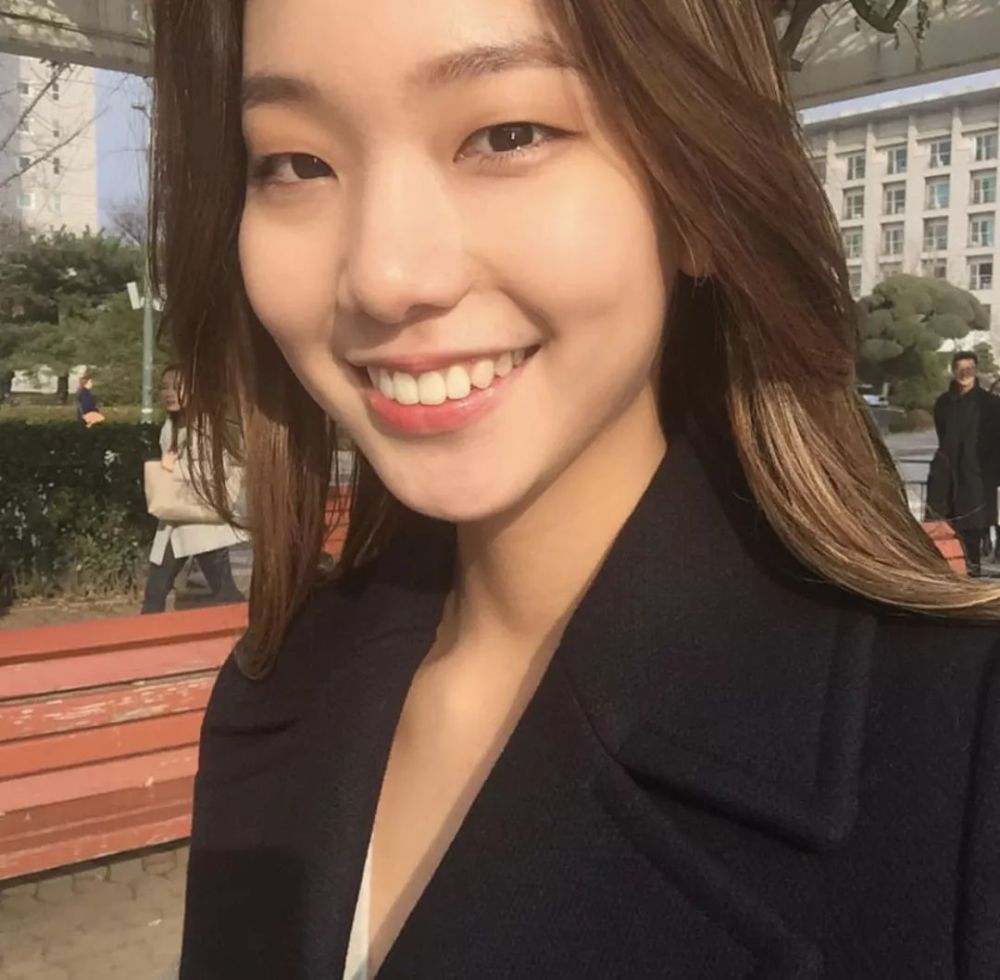 谁说美女都是"大眼睛小尖脸"?单眼的小姐妹来俘获你的心了!_腾讯新闻