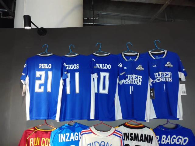 超级企鹅足球名人赛球衣曝光揭晓 鹿晗将身披