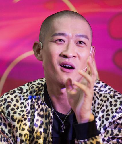 曹云金随大流给学子加油送祝福,谁知网友不给面子怒怼:太晦气,你也配