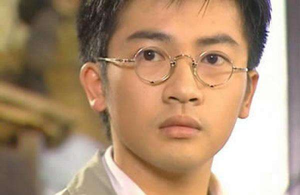 杜飞第一眼就被依萍美貌迷住为何爱上如萍