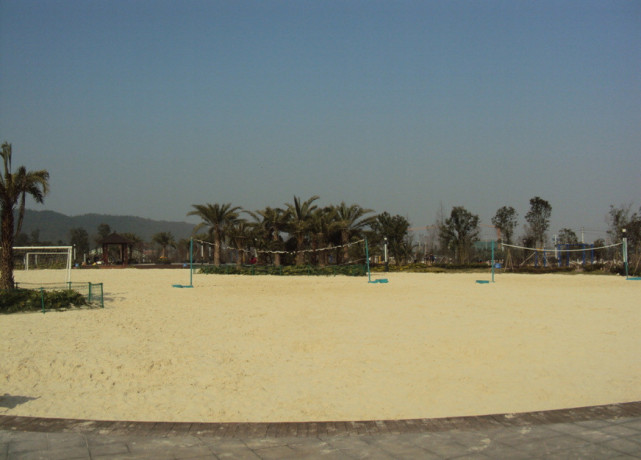 西河沙灘公園是郴州最大最具特色的一個休閒公園,集沙灘,竹林,文化