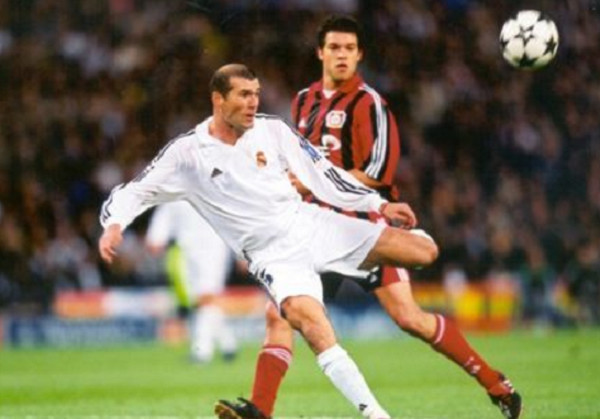 齐达内的又一次转身 留给世界一个大大的感叹