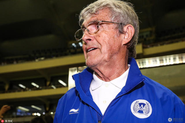 态度决定一切!米卢整整站了一场比赛 他就是想