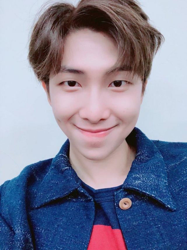 阿米们的人生导师 一起翻开一本名叫 Bts金南俊 的教科书