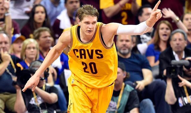 莫兹戈夫加盟湖人