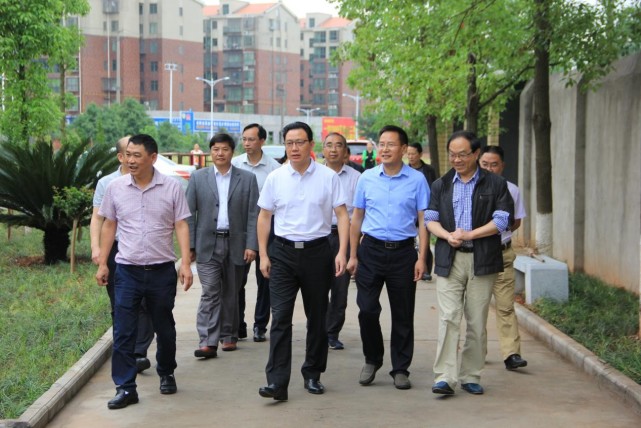 衡阳县县长孙鹏伟到衡阳县三中检查指导高考备