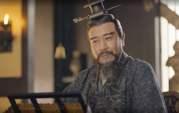 于和伟大姐比他大24岁,母亲奶水不足,大姐一边喂孩子,一边喂弟弟