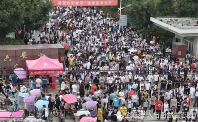 970万人过独木桥,场面壮观,被全球公认最残酷的无硝烟战场!