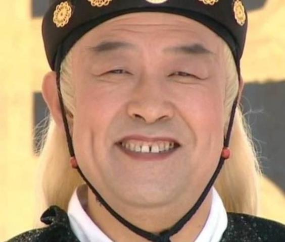 甚至装疯卖傻,今天我们来说说,古代的一位"傻子"皇帝,在生命前的36年