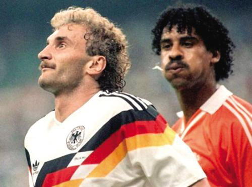 世界杯十大疯狂举动:齐达内头槌染红 苏神咬人