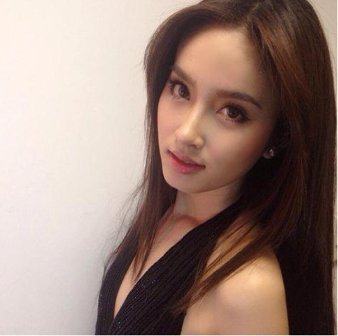 继金星之后又一变性"女王"出现,神似杨颖,网友:金星不如"她"!