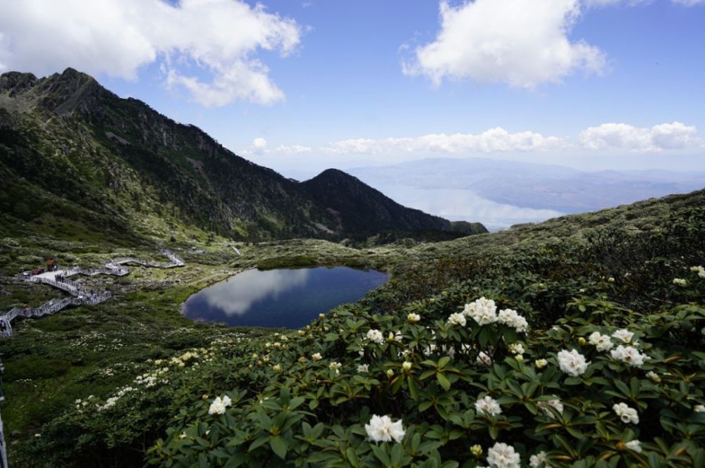 洗马潭藏着最美四季的山巅之湖