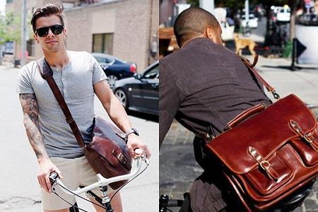 男生斜挎包背法图这样背才不土