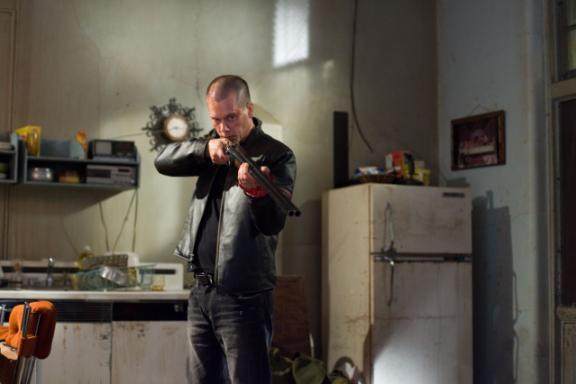 《非法制裁》回到那么原本幸福美满的家