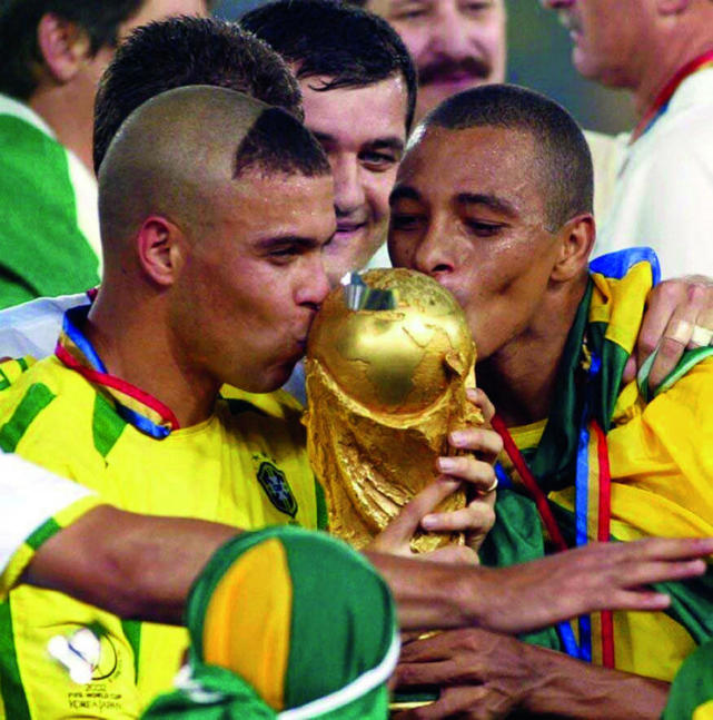 罗纳尔多:98年是痛苦回忆 为巴西夺得世界杯最