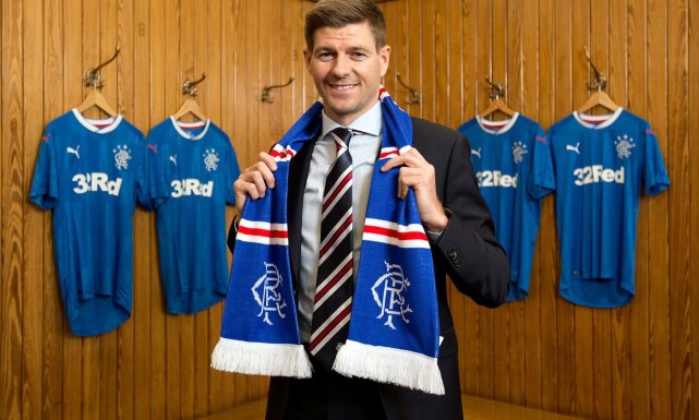 华丽转身!从足坛巨星到菜鸟教练 下一个齐达内