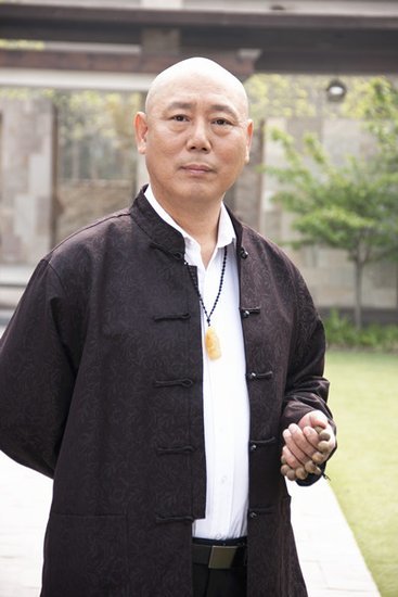 他是娱乐圈低调的隐形富豪在故宫附近住四合院家具都价值不菲