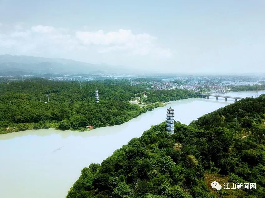 沿江公路江山段逆江而上,地勢平坦,濱水資源豐富,以溼地山水風光為