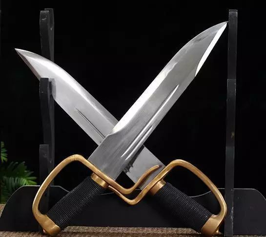 双刀|刀尖锐利，造型奇特的咏春派独门冷兵器——咏春双刀