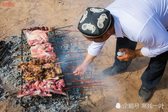 不加孜然不用一滴水，这才是真正新疆烤羊肉串