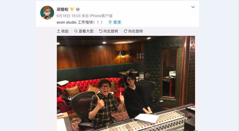 王菲和梁翘柏合影开怀大笑,素颜也美,将要参加真人秀.网友表示:很期待