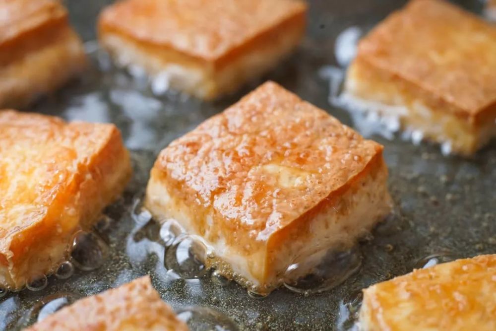 【食疗厨房】脆皮豆腐——金黄酥脆的外皮,滚烫柔软的内心