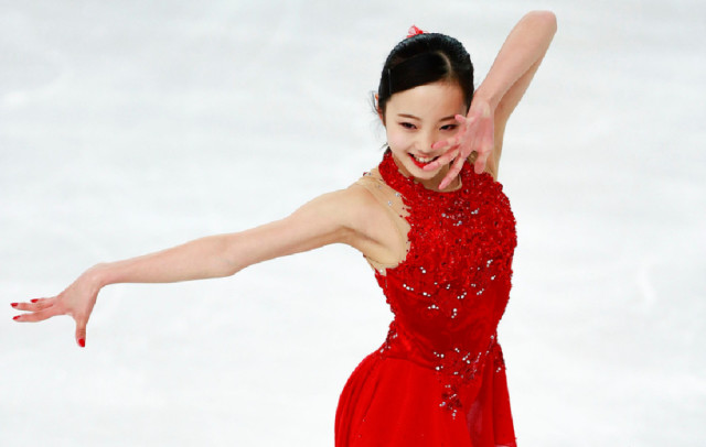 日本最萌花滑女运动员,比赛动作被摄影师偷拍
