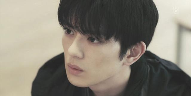 他是风云里的大反派雄霸的儿子,因长得太帅14岁就被迫当爹,如今演技