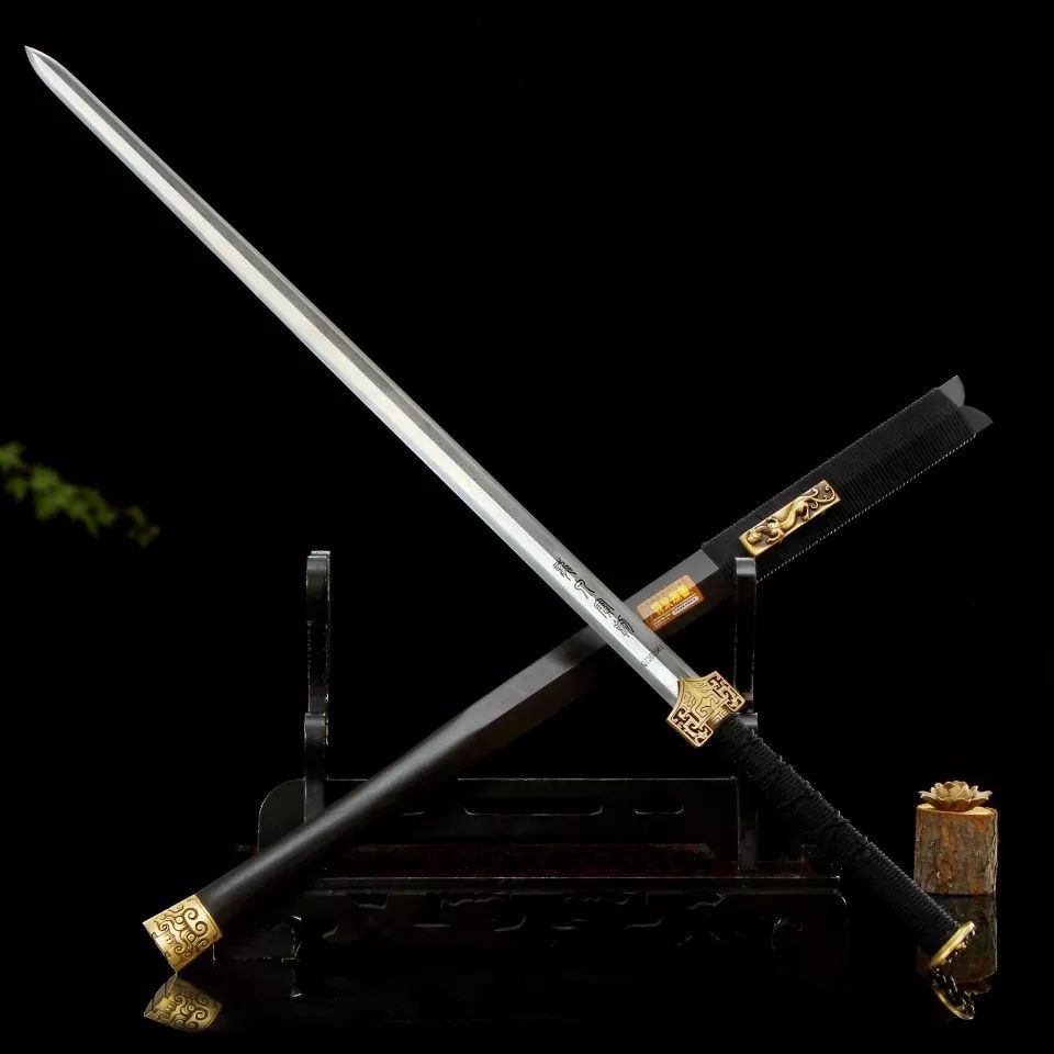 历史上最传奇的一把剑先后被勾践和薛仁贵所有最后随岳飞消失